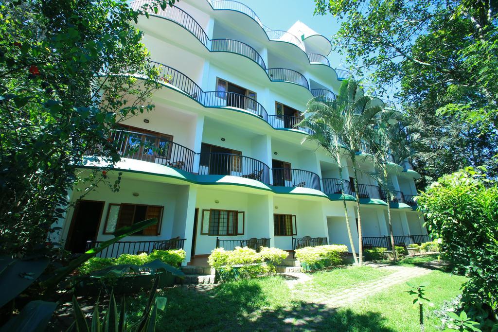 Chrissie'S Hotel Текади Екстериор снимка